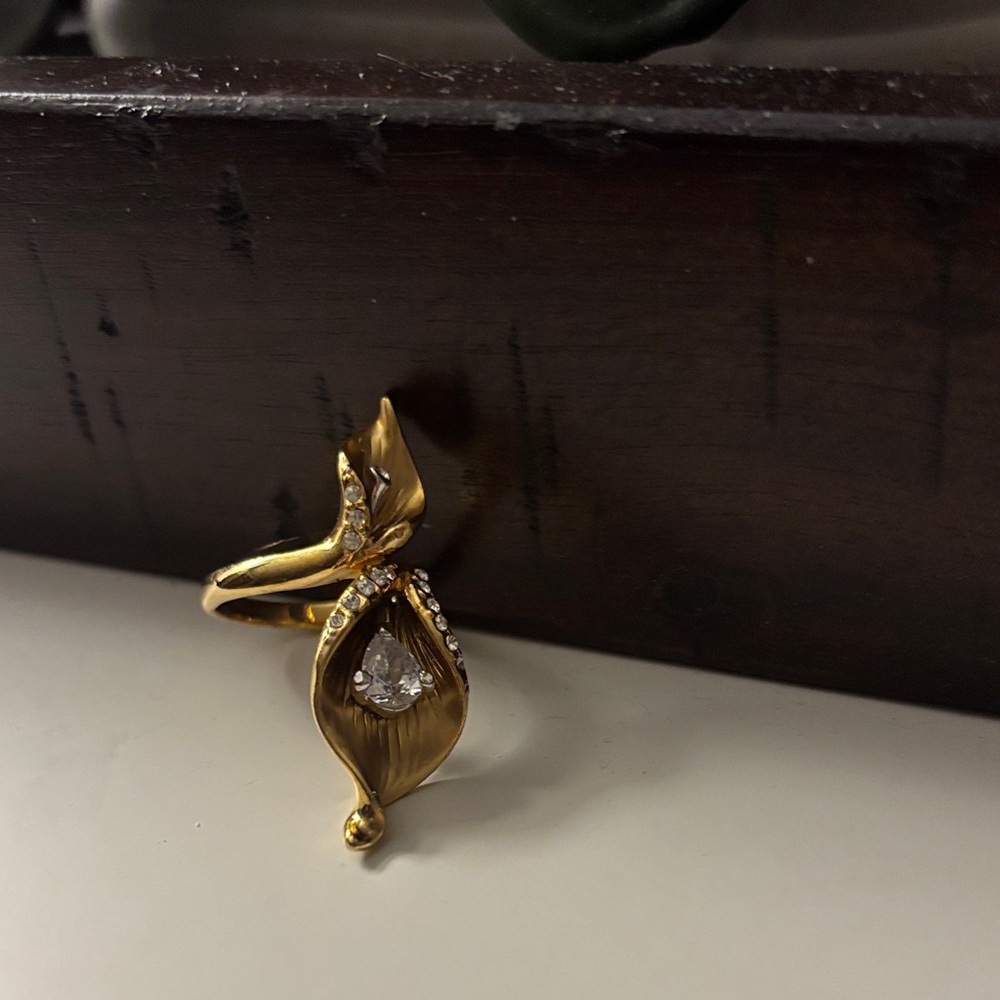 Gold-Tone Floral Teardrop Ring with Clear Crystal Accent - Picture 3 of 6